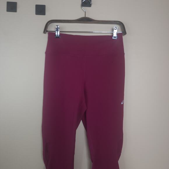 Asics 7/8 High Rise Fashion Cropped Tight in Berry Size M - Picture 3 of 11